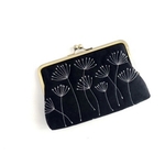 スマホや通帳が入るがま口財布・ミシンで刺繍