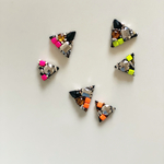 taoネオントライアングル　ピアス/イヤリング