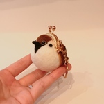 羊毛フェルトのスズメがま口