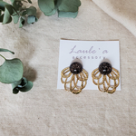 ✳︎Laule'a accessory✳︎ブラック　金箔レジン　ゴールドフラワー　ピアス　イヤリング