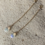 プレシャスオパールのシンプルロングピアス／イヤリングチャーム　14kgf 