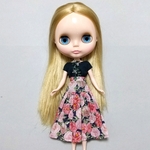 コットンリネンのカットソーとローズ柄🌹LIBERTYプリントのティアードスカートのセットアップ　ブライス　リカちゃん　アウトフィット