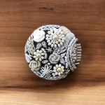 ビーズ刺繍くるみボタン（ヘアゴム/ブローチ）
