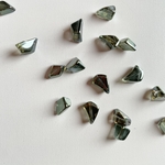 【6pcs aurora green#3】変形ガラスミニビーズ