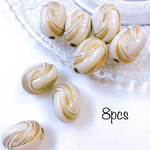 アクセサリーパーツ　アンティーク調 白　コードライン入り アクリル 18mm ヴィンテージ 風 ビーズ 【８個入】 A0109 《2000円以上送料無料》 