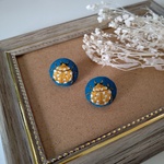 ムーアシロホシテントウの刺繍ピアス
