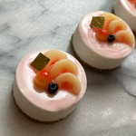 ミニチュア　白桃のムースケーキ