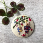 刺繍ブローチ