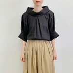 en-en ・リネンロールカラープルオーバー・ブラック