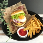 飯テロ注意!?　1/2サイズベーコンエッグバーガーセットのオブジェ