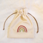 虹の刺繍巾着ポーチ 