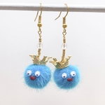 ファーボールとティアラのピアス