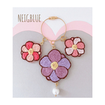 ☆３連フラワーの手刺繍バッグチャーム☆