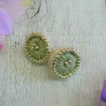 No,721【送料無料】刺繍ビーズピアス(パステルグリーン)