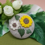  手刺繍ブローチ・ヘアゴム  夏 ひまわり《白い向日葵と。》 くるみボタン、
