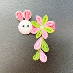 送料無料　つまみ細工 髪飾り　うさぎとお花　下がり付き