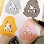 考える女子のはんこ