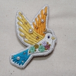 手刺繍 鳥ブローチ ～笑顔～