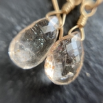 【ワケアリsale】14kgf・マイカサンストーンのひとつぶ・ピアス　天然石 