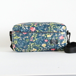 受注製作　大きいサイズ　ビニール素材　ネイビー色地　沢山の花柄プリント生地　シンプルショルダーバッグ♪　Fm2 Lab.　雨の日のお出掛けに…♪ラミネート　ビニコ　防水　撥水