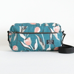 大きいサイズ　グリーン色地　ピンク色のチューリップ花柄プリント生地　シンプルショルダーバッグ♪　Fm2 Lab.