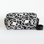 特別値引　大きいサイズ　黒色地　重なる花柄プリント生地　シンプルショルダーバッグ♪　Fm2 Lab.