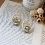 ビーズ刺繍＊ピスタチオグリーン雫ピアス