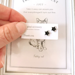 黒　スターピアス　樹脂ピアス