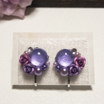 ラベンダー色の薔薇とカボションのイヤリング