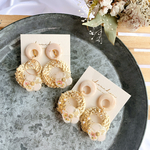 夏アクセ ラタン パーツアクセサリー アリッサム ドライフラワー 押し花 レジン ピアス / イヤリング