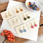 刺繍糸のお花とカラーパールのピアス　イヤリング　ノンホールピアス