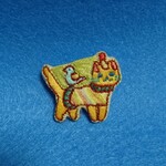 ピエロ猫の刺繍ブローチ