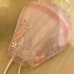 気まぐれSALE❣️待望の色違い❤︎肌馴染の良いピンク❣️通気性抜群❣️レースマスクカバー　ウエディング　おしゃれマスクカバー　