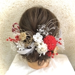 ‼️期間限定値下げ中‼️つまみ細工×ドライフラワー髪飾朱色ホワイトゴールドmix