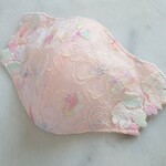 パステルピンクの上品刺繍のマスク