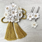 つまみ細工 桜の髪飾り  white　*白 *七五三*成人式*卒業式*和婚*花嫁*かんざし*ハーフ成人式*着物*和装*結婚式
