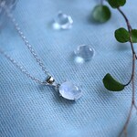 6月の誕生石＊シルバー925＊柔らかい輝きのレインボームーンストーンのネックレス＊小さなオーバル＊宝石質