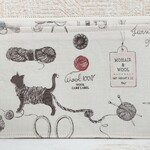 猫と毛糸柄のフラットポーチ