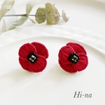 赤いポピー　刺繍ピアス/イヤリング　花の贈り物