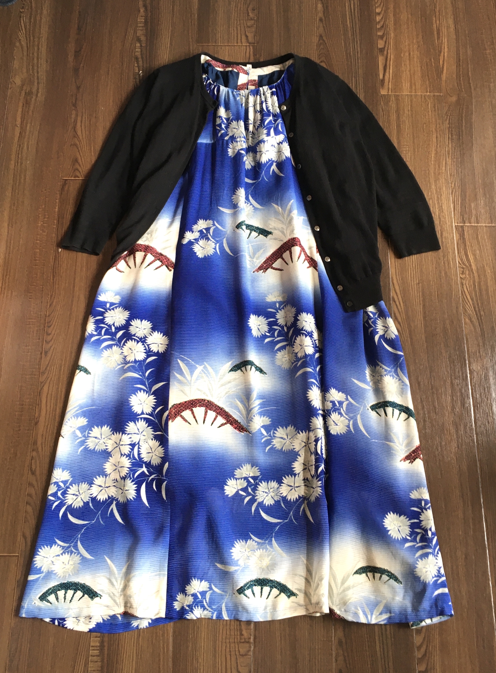 初売りセール Kimono服 深い藍に真っ白なナデシコの呂のフレンチスリーブワンピース 当店限定 Guerriniisland Com