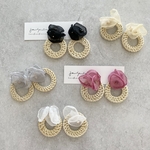  \\選べるカラー// ラタン×シフォンフラワー　ピアス/イヤリング　ビッグフラワー　ボリューム　夏　サマー　籐　お花