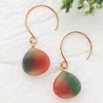 完熟カラーのジェイドピアス