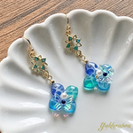 ＊海に舞う蝶のピアス＊(イヤリングに交換可）【送料無料】
