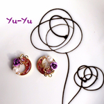 褐色の月と薄紫薔薇のピアス