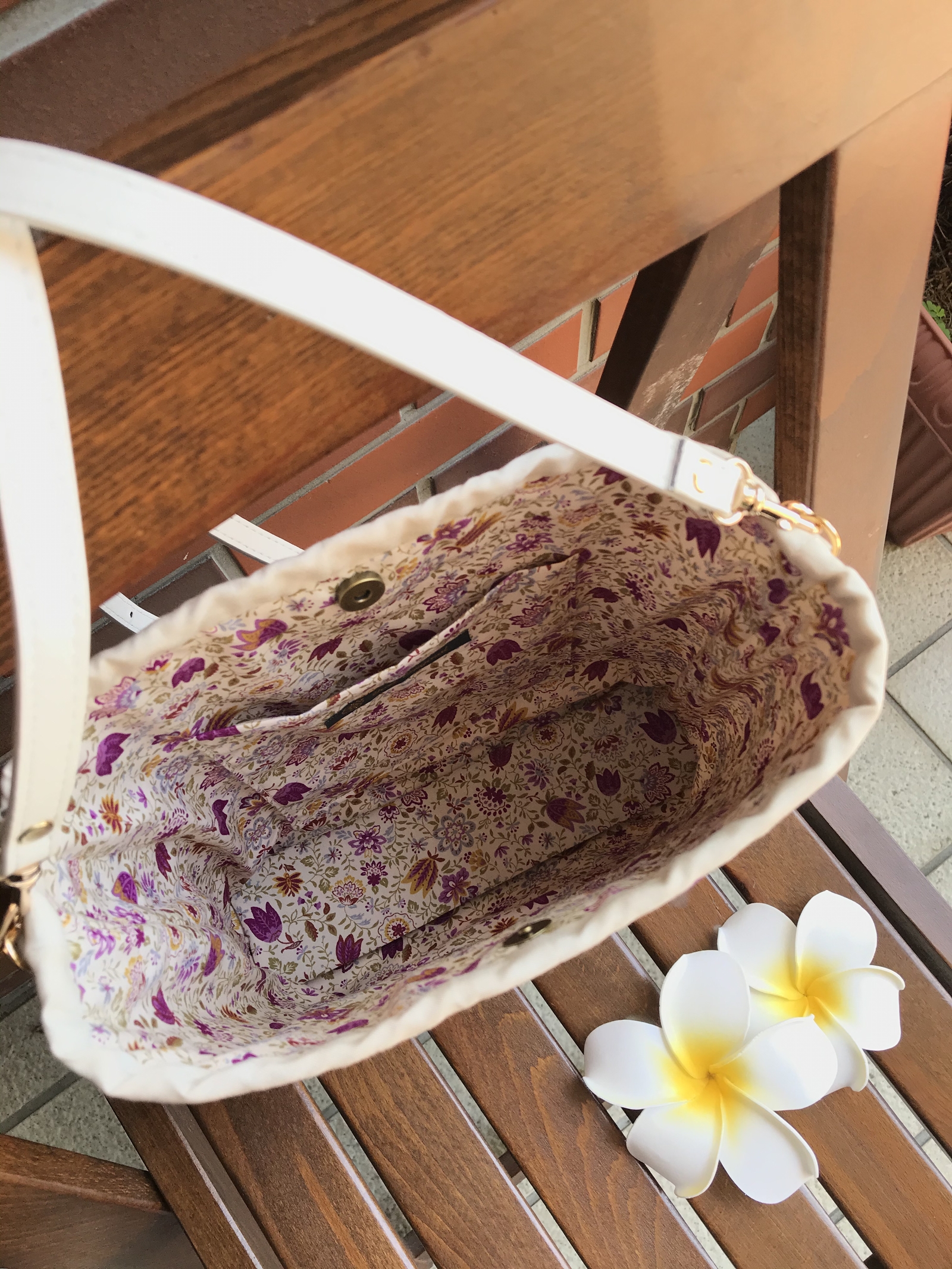 再販)ハワイアンキルト🌺ティアレとサンスベリアの斜めがけバック