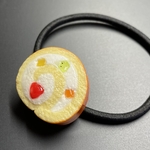 フルーツロールケーキのヘアゴム　フェイクスイーツ