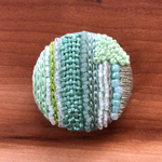 ビーズ刺繍くるみボタン（ヘアゴム/ブローチ）