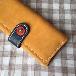 ゴールデンイエローとパンプキンのやわらか二つ折り財布 【送料無料】