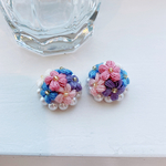 【送料込み】刺繍糸のお花のイヤリング/ピアス（配色：ユニコーン）