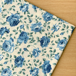 50*50【シーチング】Elegant Rose／クリーム地×水色《 生地 シーチング生地 コットン 綿 花 花柄 小花 フラワー ロココ バラ 薔薇 ローズ COTTONCANDY 薄手 》
